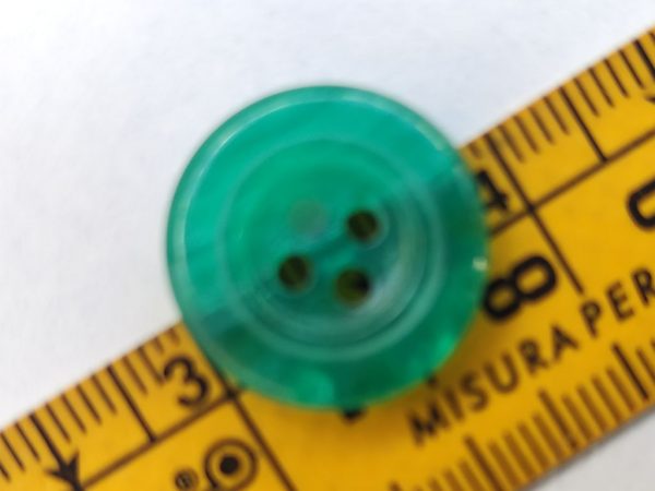 Κουμπί πλαστικό πράσινο με 4 τρύπες, Μεγέθη: 16ΜΜ, 18ΜΜ, 20ΜΜ