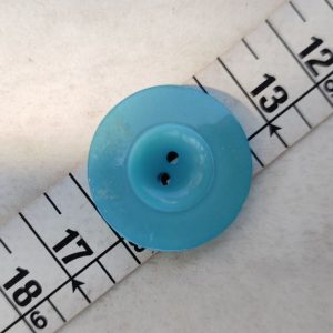 Κουμπί γαλάζιο πολυεστερικό 26ΜΜ με δύο τρύπες